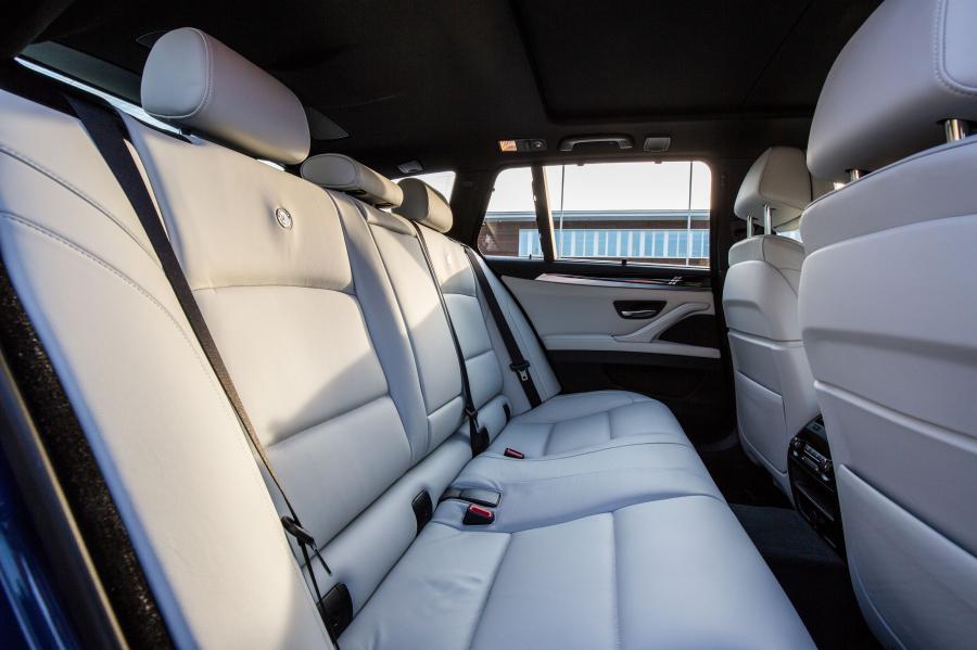 Интерьер Alpina B5 Bi-Turbo Touring Edition 50 (F11) 2015 года  (фото 13 из 13)